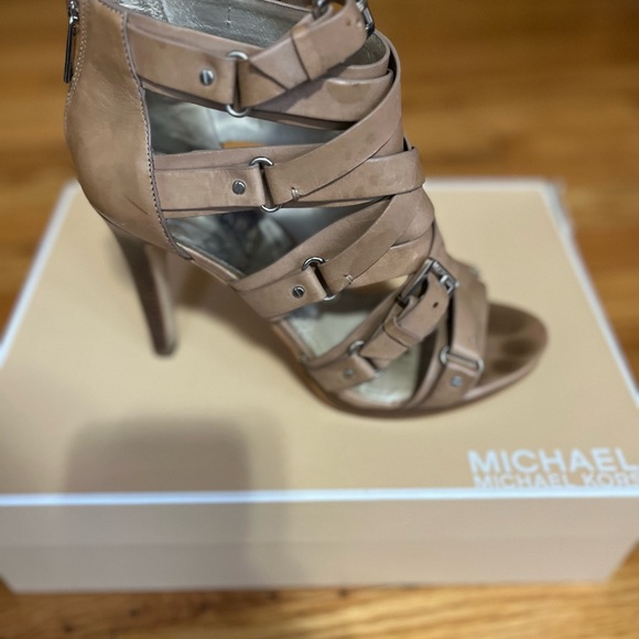 MICHAEL KORS LEONIA BOOTIES IN TAUPE SZ 8 STRAPPY HEEL - Picture 3 of 11